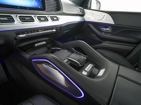 Used 2024 Mercedes-Benz GLS 450 4MATIC image 24