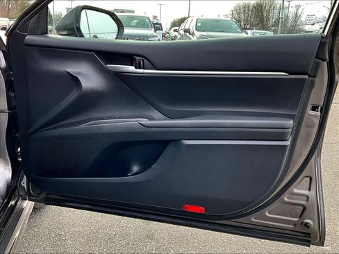 Used 2024 Toyota Camry SE image 12