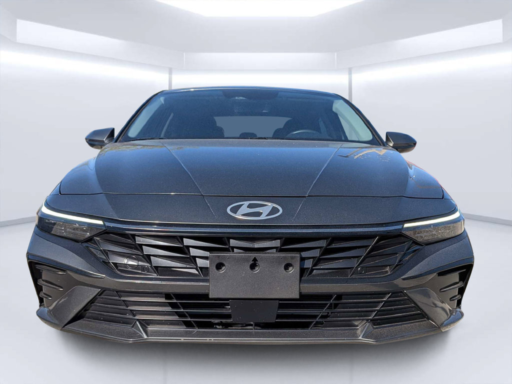 Certified 2025 Hyundai Elantra SEL FWD image 11