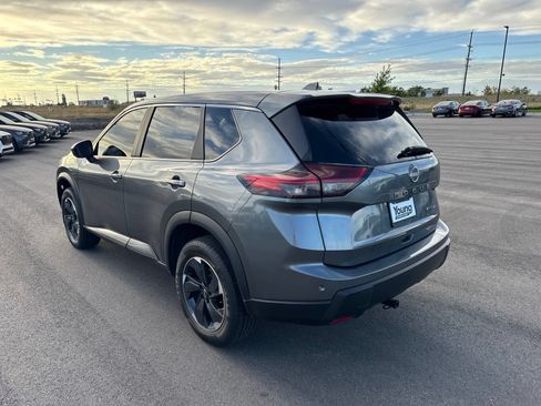 Used 2024 Nissan Rogue SV AWD/4WD image 5