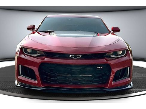 Used 2019 Chevrolet Camaro ZL1 RWD image 4