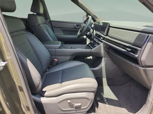 Used 2025 Hyundai Santa Fe Calligraphy FWD image 18