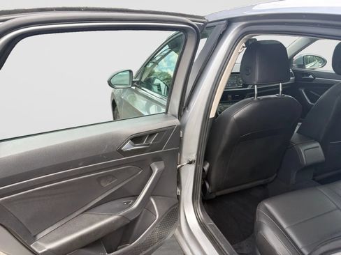 Used 2021 Volkswagen Jetta SE FWD image 14