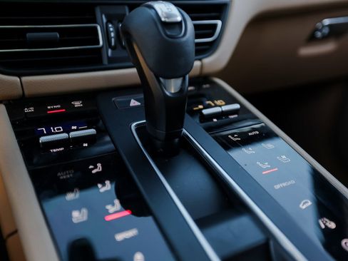 Certified 2022 Porsche Macan S image 20