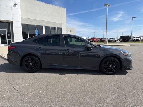 Used 2025 Toyota Camry SE image 2