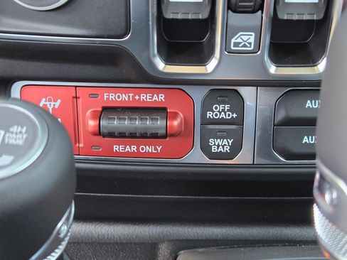 New 2025 Jeep Gladiator Rubicon image 15