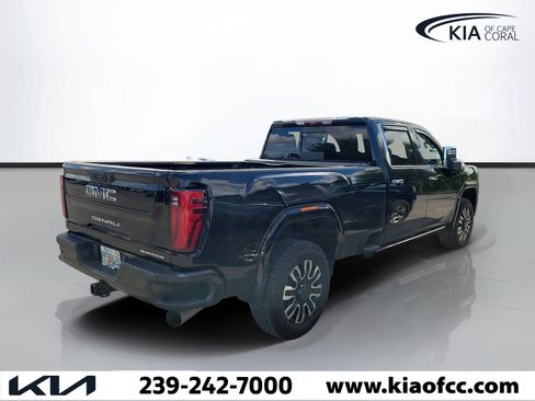 Used 2024 GMC Sierra 3500 Denali Ultimate AWD/4WD image 4
