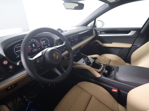 New 2026 Porsche Cayenne Coupe image 4