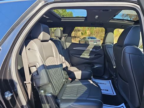 Used 2022 Buick Enclave Avenir image 31