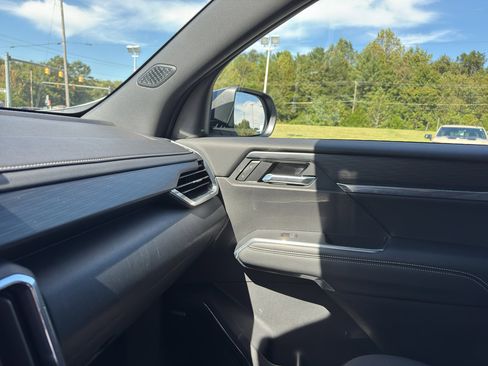 Used 2025 GMC Acadia Elevation image 19