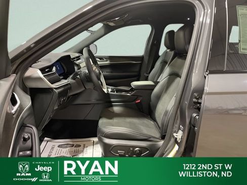 New 2026 Jeep Grand Cherokee Altitude AWD/4WD image 40