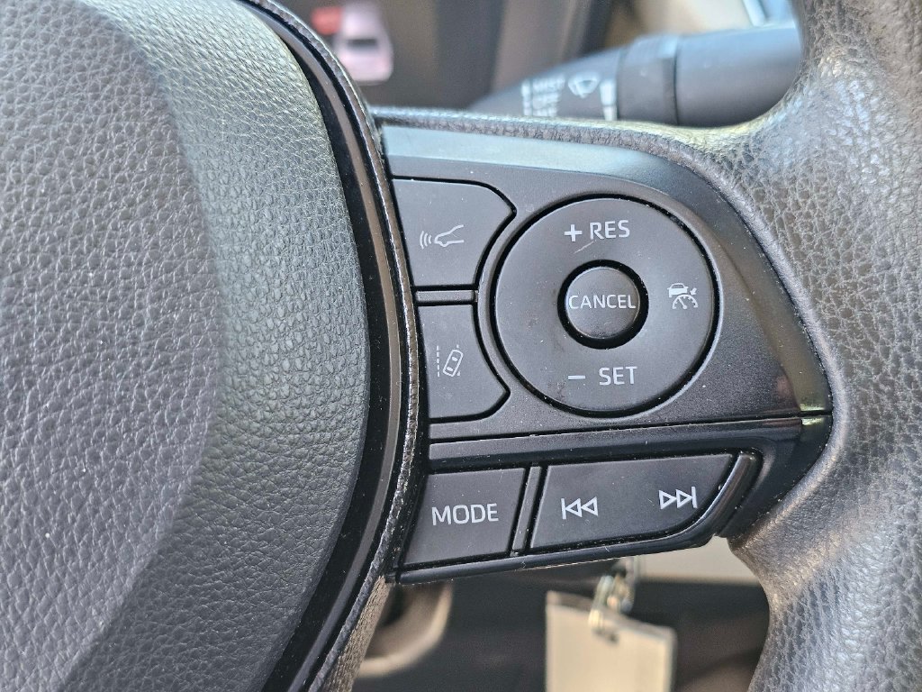 Used 2021 Toyota Corolla LE FWD image 19