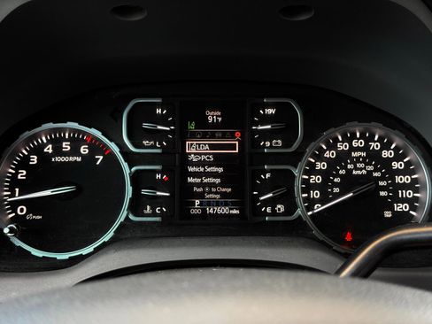 Used 2018 Toyota Tundra SR5 AWD/4WD image 38