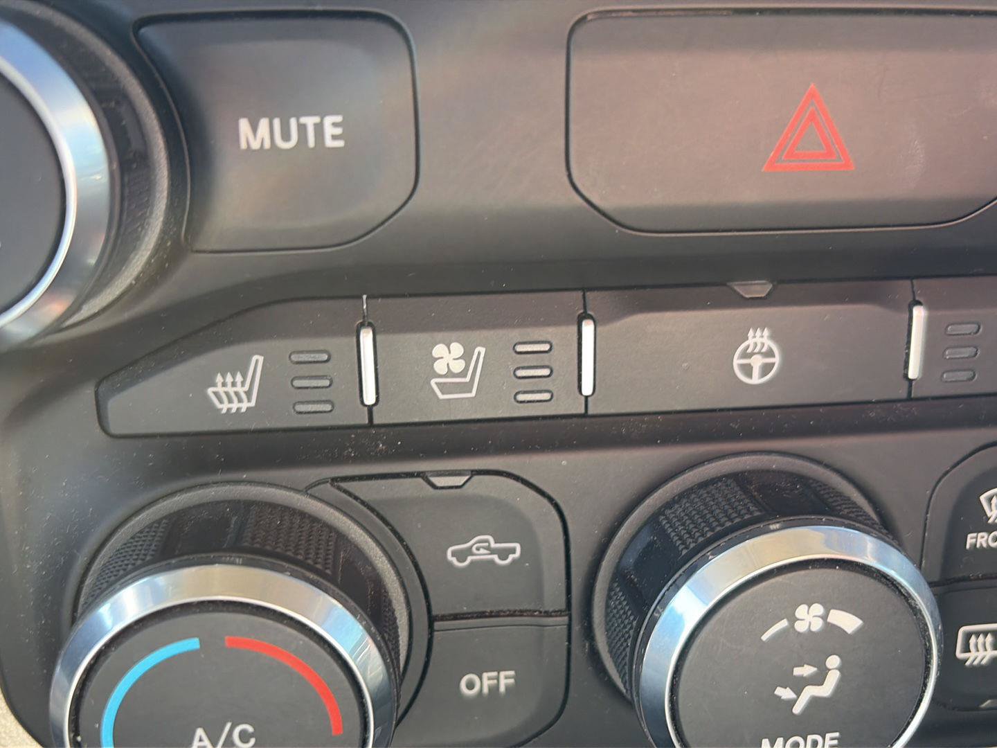 Used 2020 RAM 1500 Laramie AWD/4WD image 25