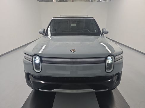Used 2025 Rivian R1S Adventure Dual AWD/4WD image 8