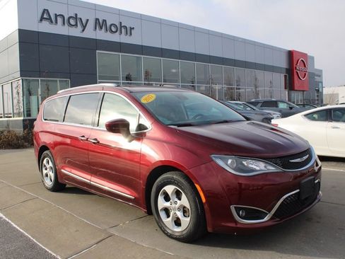 Used 2017 Chrysler Pacifica Touring-L Plus w/ Advanced Safetytec Group image 1
