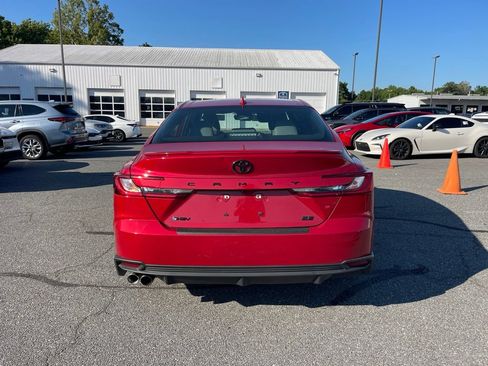 Used 2025 Toyota Camry SE w/ Convenience Package FWD image 4