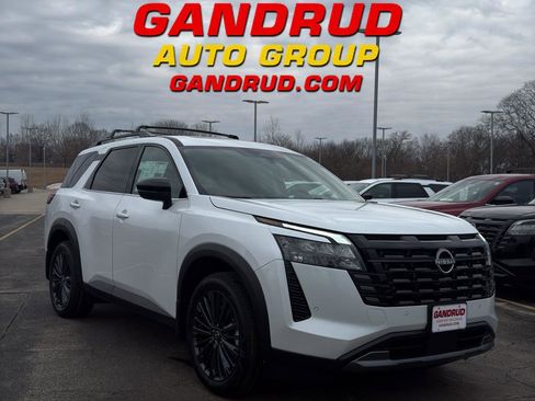 New 2026 Nissan Pathfinder SL image 1