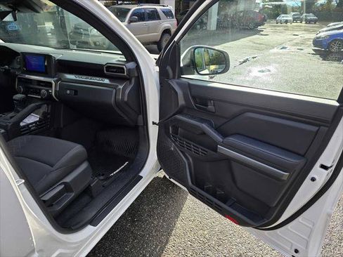 Certified 2025 Toyota Tacoma SR5 AWD/4WD image 10