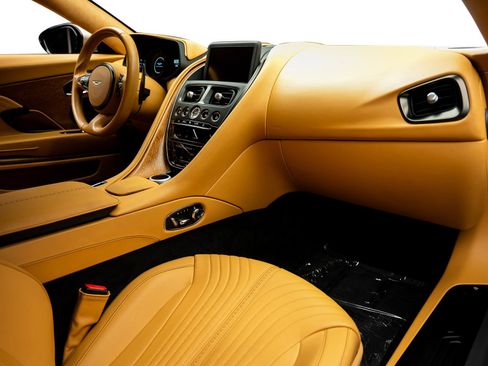 Used 2018 Aston Martin DB11 V12 RWD image 49