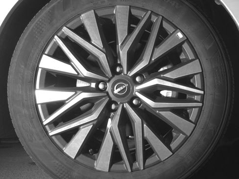 Used 2025 Nissan Altima 2.5 SV image 13