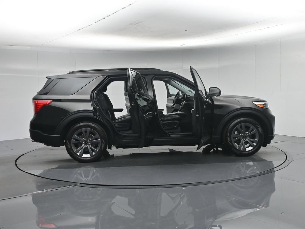 Certified 2023 Ford Explorer XLT w/ Equipment Group 202A RWD image 5