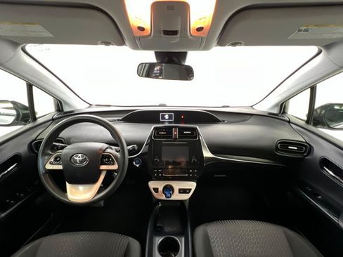 Used 2018 Toyota Prius Two w/ Prius Two Safety Plus Package FWD image 9
