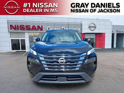 Used 2025 Nissan Rogue SV FWD image 2