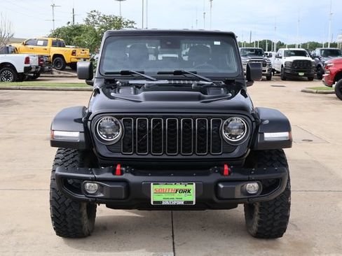 Used 2024 Jeep Gladiator Rubicon w/ Convenience Group AWD/4WD image 2