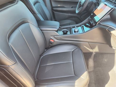 New 2025 Jeep Grand Cherokee Limited w/ Luxury Tech Group II image 10