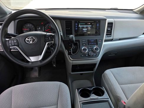 Used 2015 Toyota Sienna LE image 15