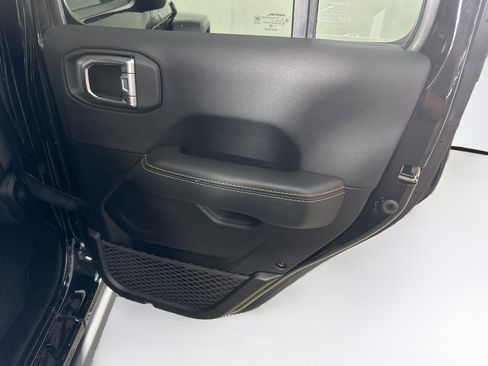 Used 2025 Jeep Wrangler Unlimited Sahara AWD/4WD image 28