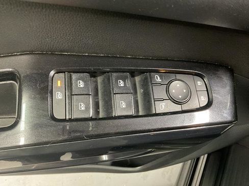 Used 2022 Nissan Pathfinder S AWD/4WD image 11
