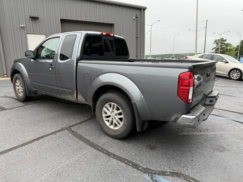Used 2017 Nissan Frontier SV w/ SV Value Truck Package RWD image 2