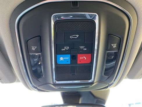 Used 2023 Jeep Grand Cherokee Laredo w/ Luxury Tech Group I AWD/4WD image 22