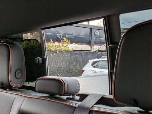 Used 2023 GMC Canyon AT4 w/ AT4 Premium Package image 23