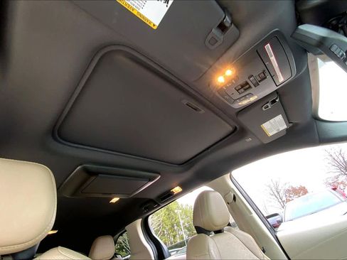 Used 2021 Toyota Sienna Limited image 14