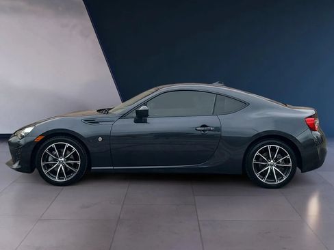 Used 2017 Toyota 86 RWD image 2