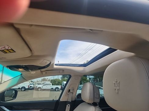 Used 2015 Maserati Ghibli image 26