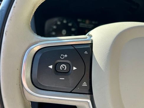 Used 2018 Volvo XC60 T5 Momentum w/ Vision Package AWD/4WD image 14