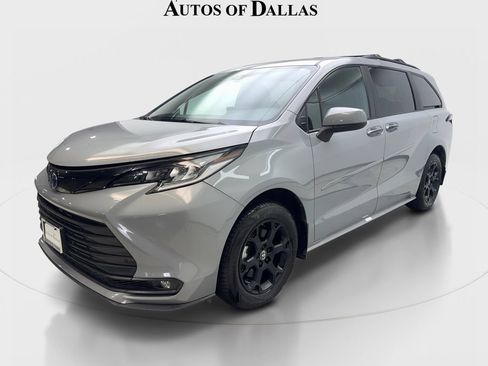 Used 2025 Toyota Sienna XLE Woodland Edition AWD/4WD image 2