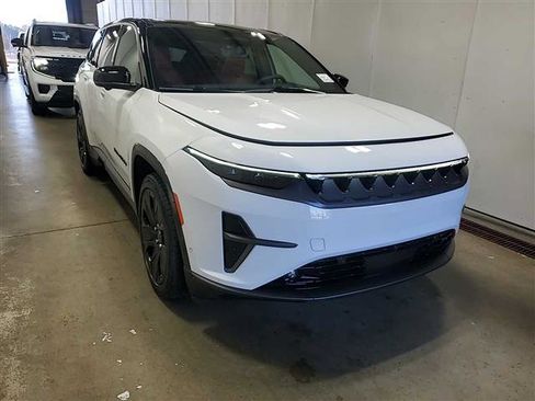 Used 2024 Jeep Wagoneer Launch Edition image 2