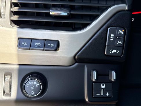 Used 2018 GMC Yukon Denali RWD image 31