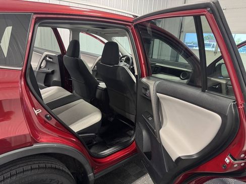 Used 2018 Toyota RAV4 XLE FWD image 19