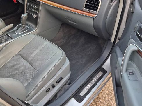 Used 2010 Lincoln MKZ FWD image 15