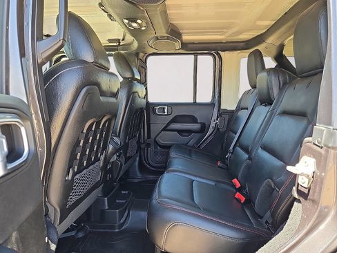 Used 2022 Jeep Wrangler Unlimited Rubicon w/ Xtreme Recon 35" Tire Package AWD/4WD image 16