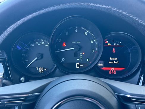 Certified 2025 Porsche Macan image 24