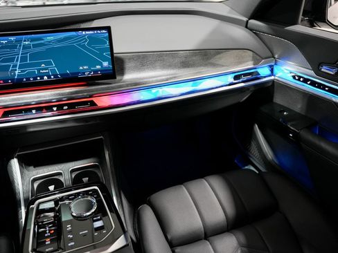 Used 2023 BMW 760i xDrive image 22