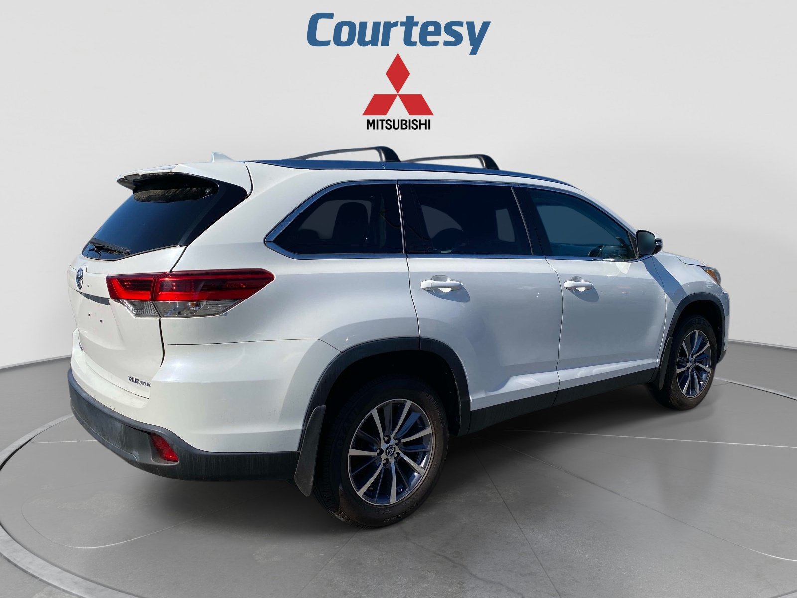 Used 2019 Toyota Highlander XLE AWD/4WD image 6