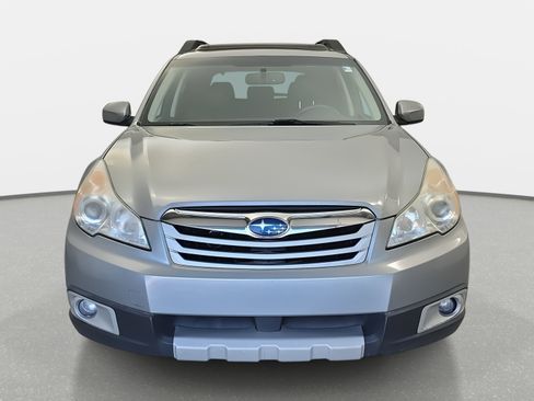 Used 2011 Subaru Outback 3.6R Limited image 2